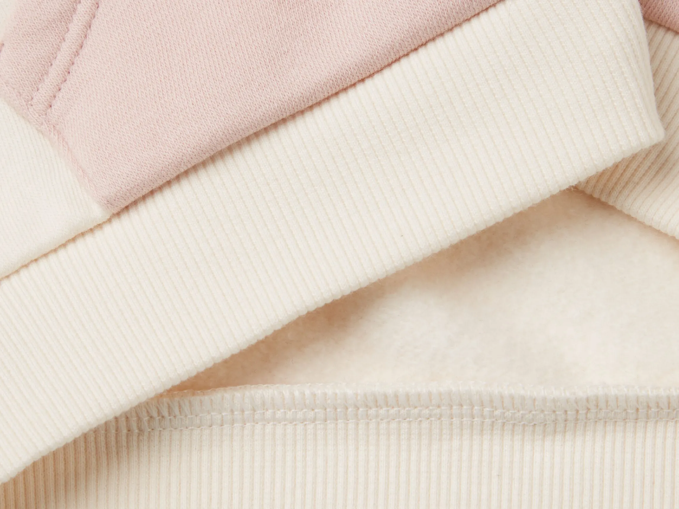 Sweatshirt with zip and sequins