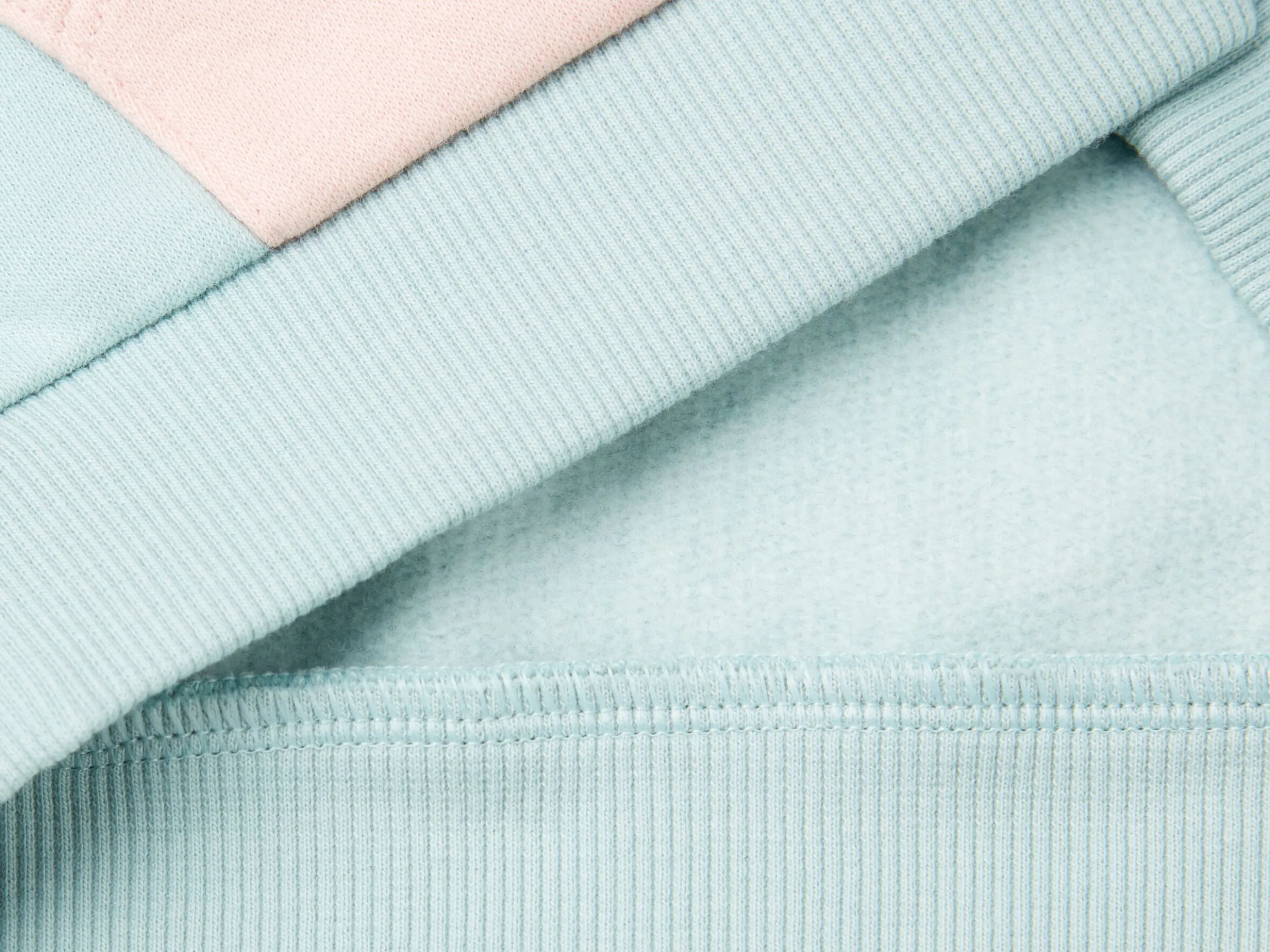 Sweatshirt with zip and sequins
