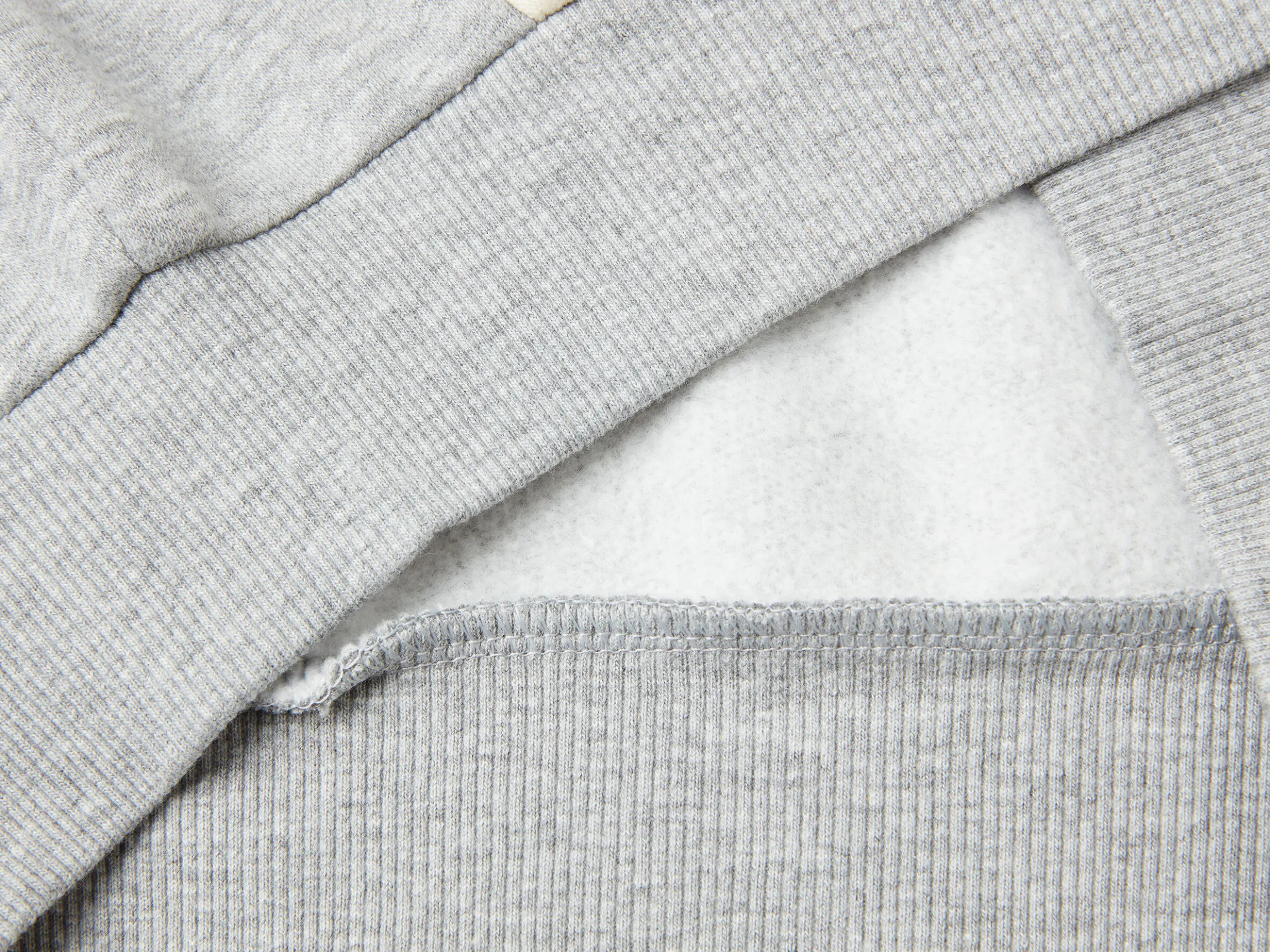Sweatshirt with zip and sequins