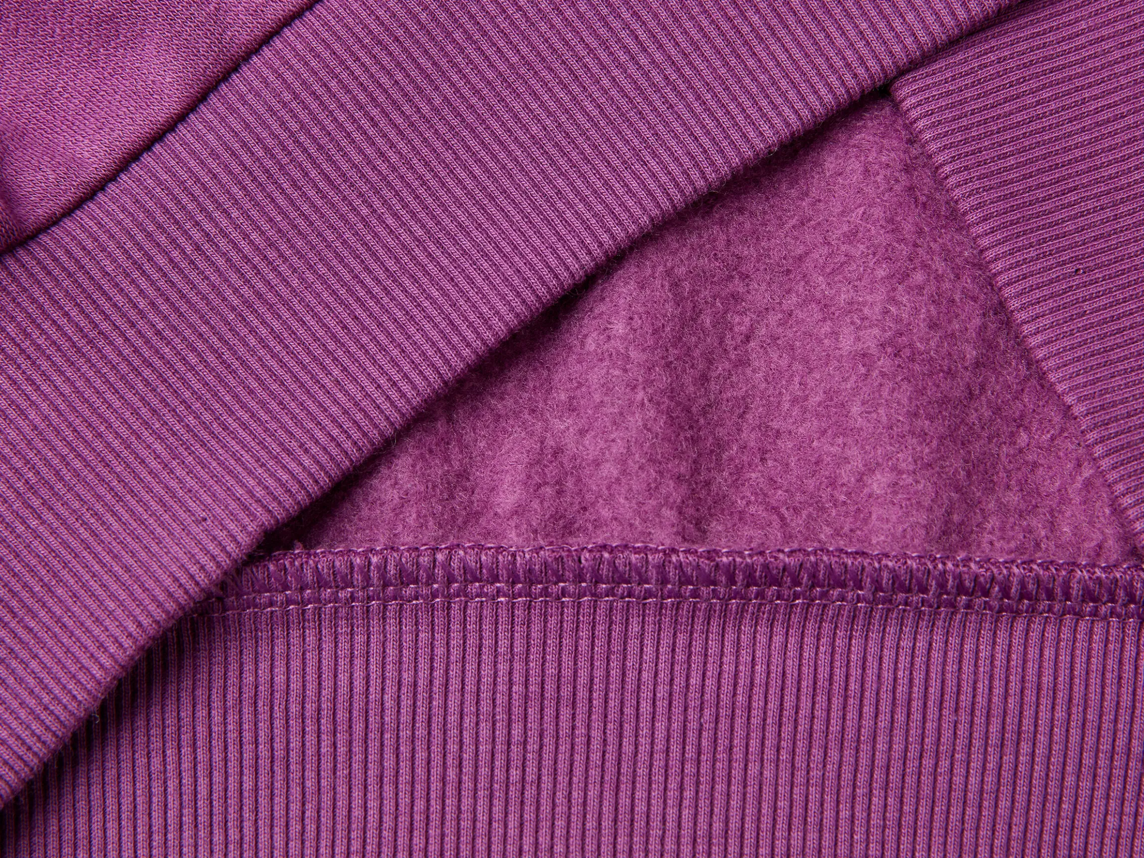 Sweatshirt with zip and sequins
