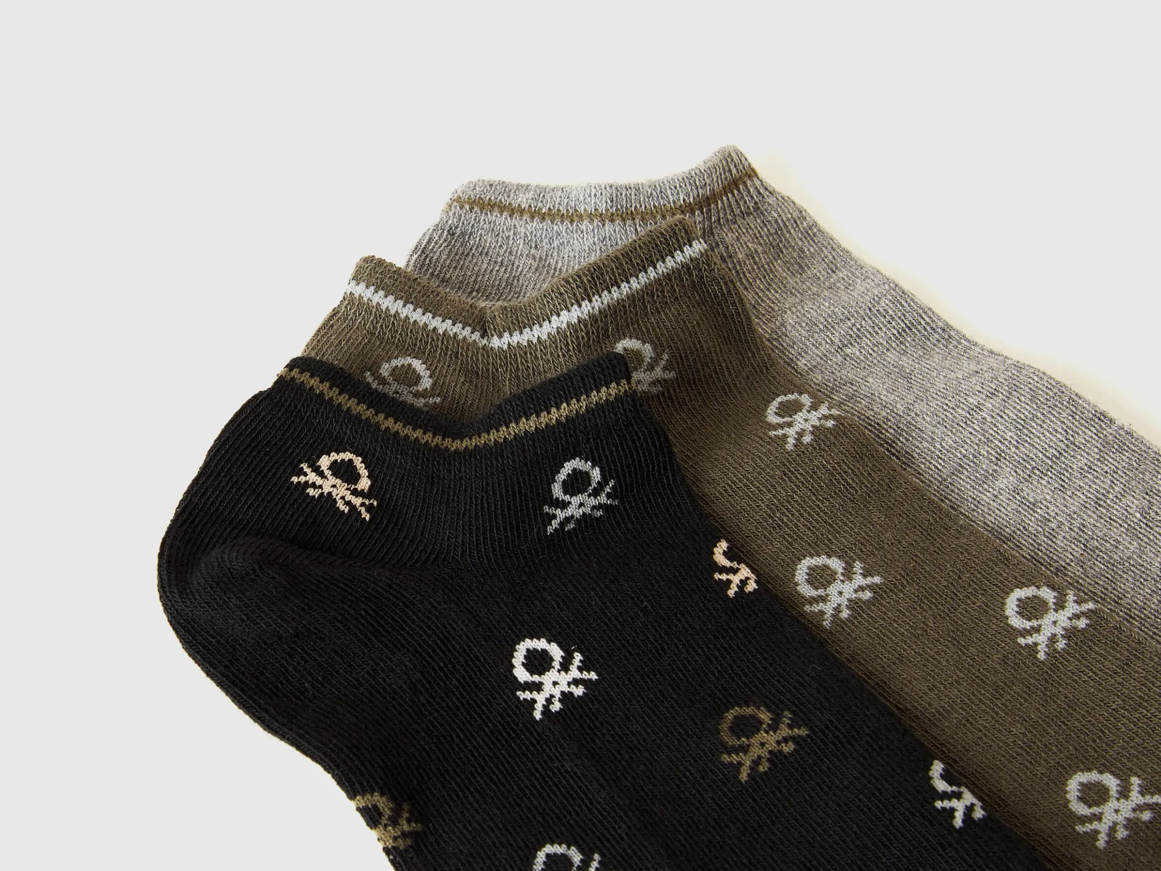 Three pairs of short socks with logo