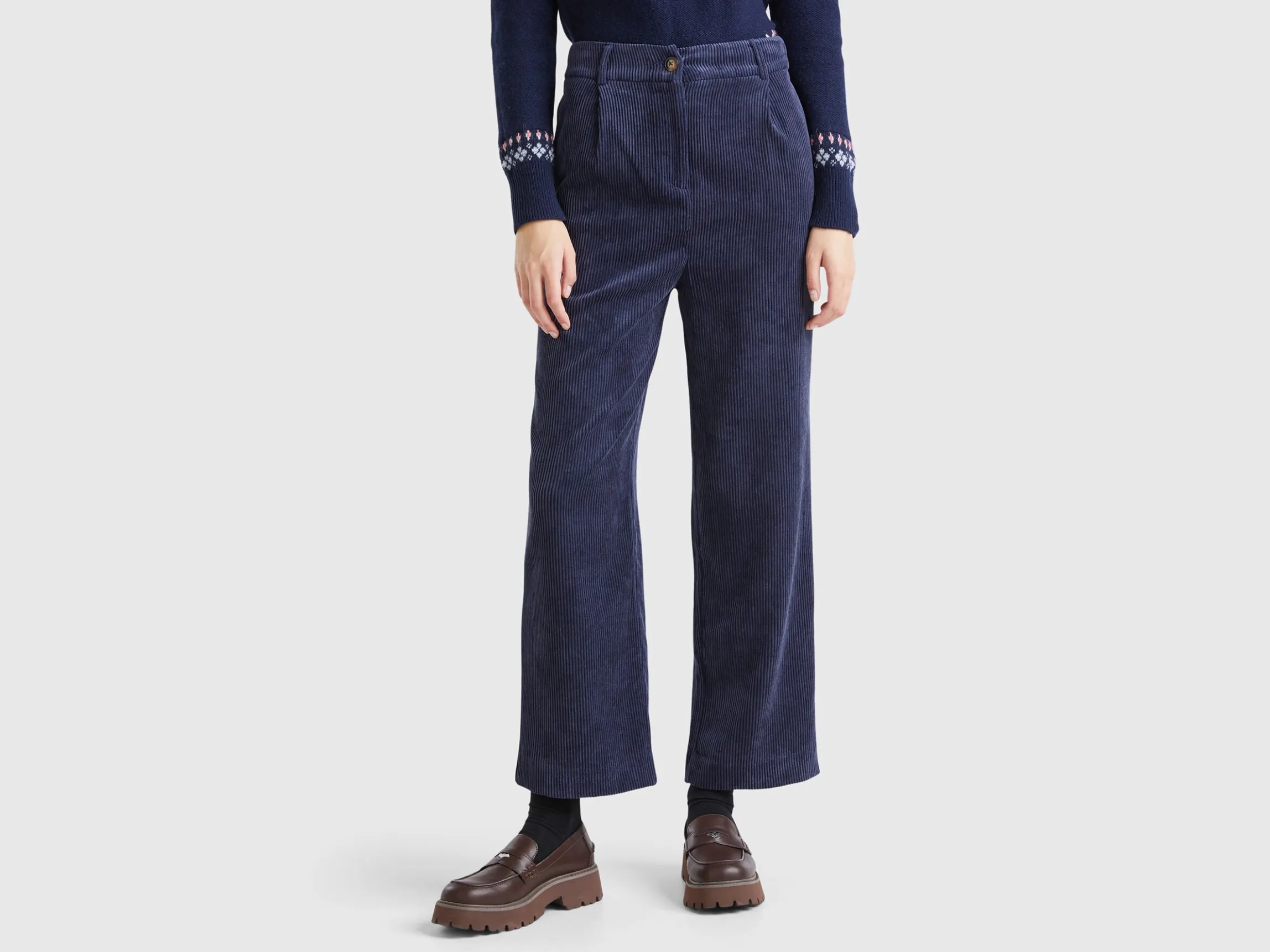 Trousers in corduroy
