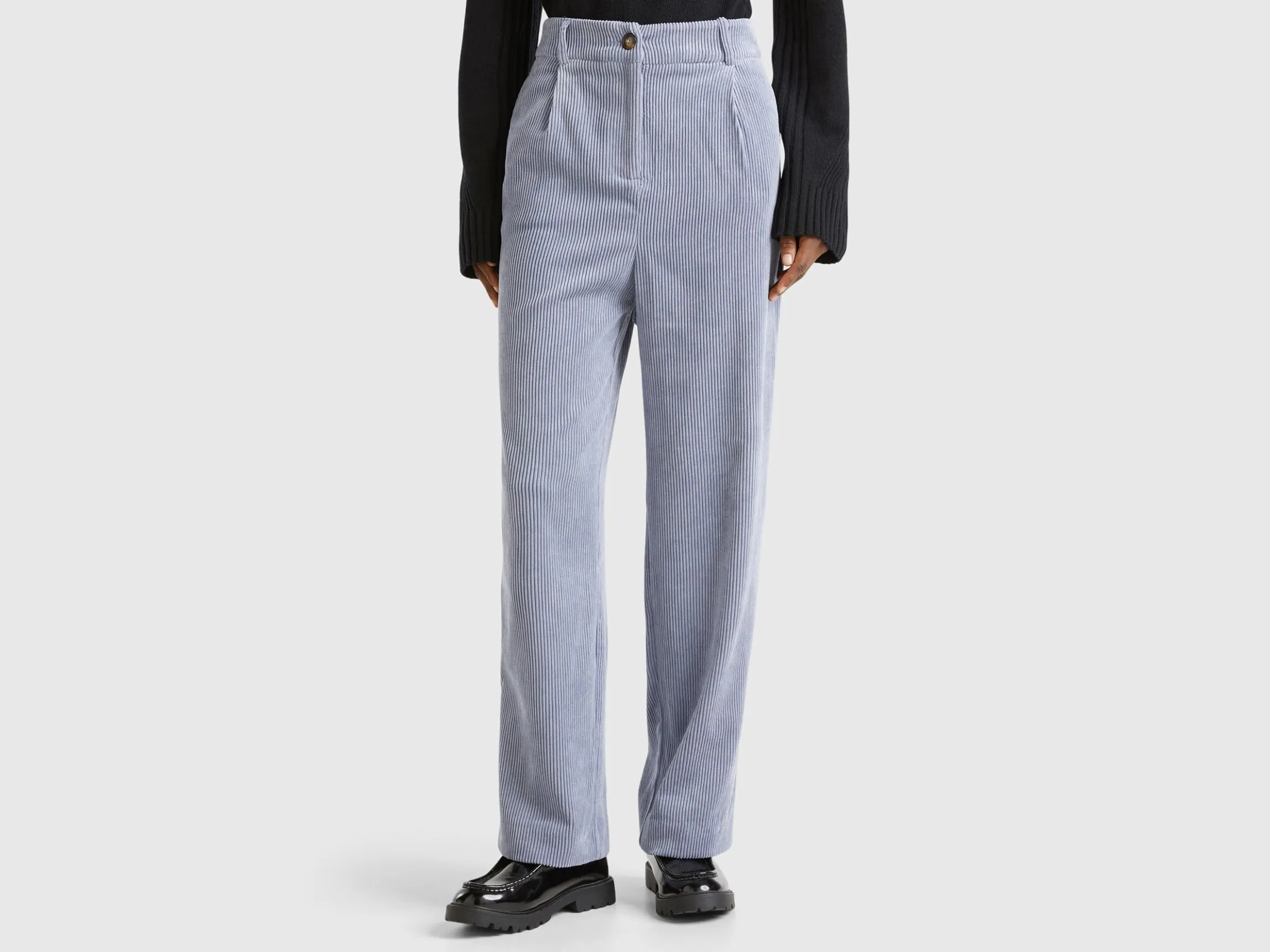 Trousers in corduroy