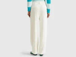 Trousers in corduroy