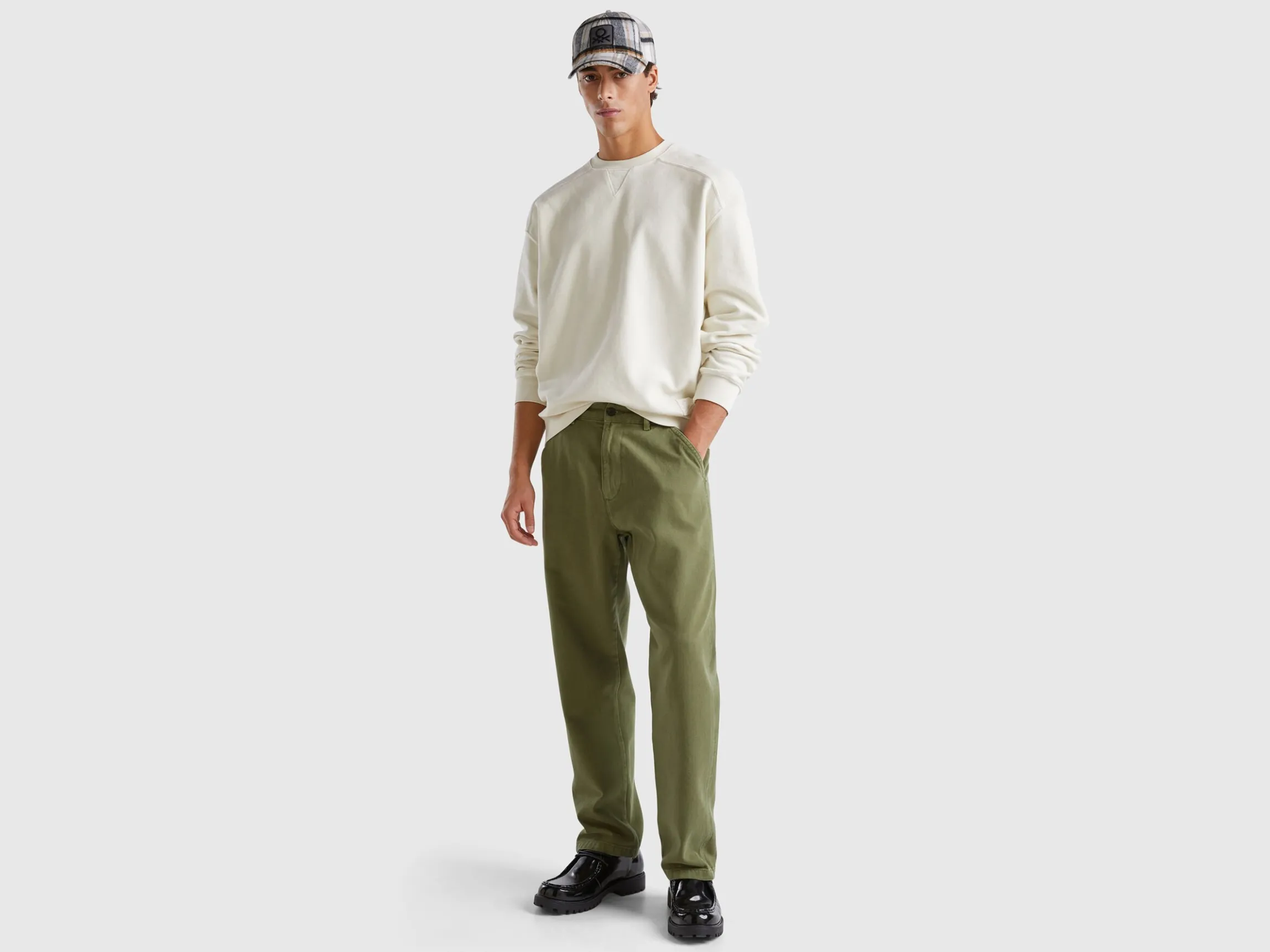 Trousers in pure linen