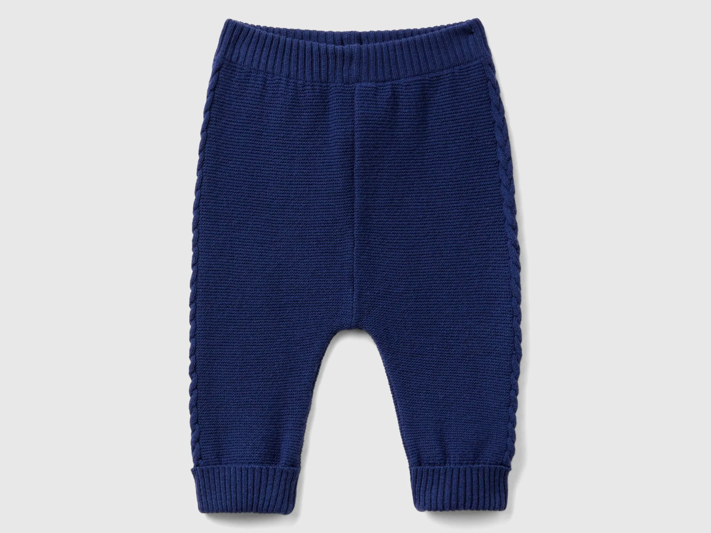 Trousers with cables in recycled wool blend