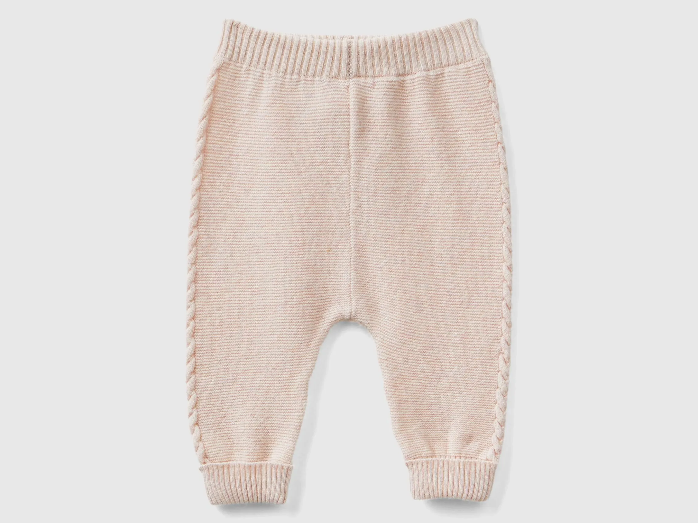 Trousers with cables in recycled wool blend