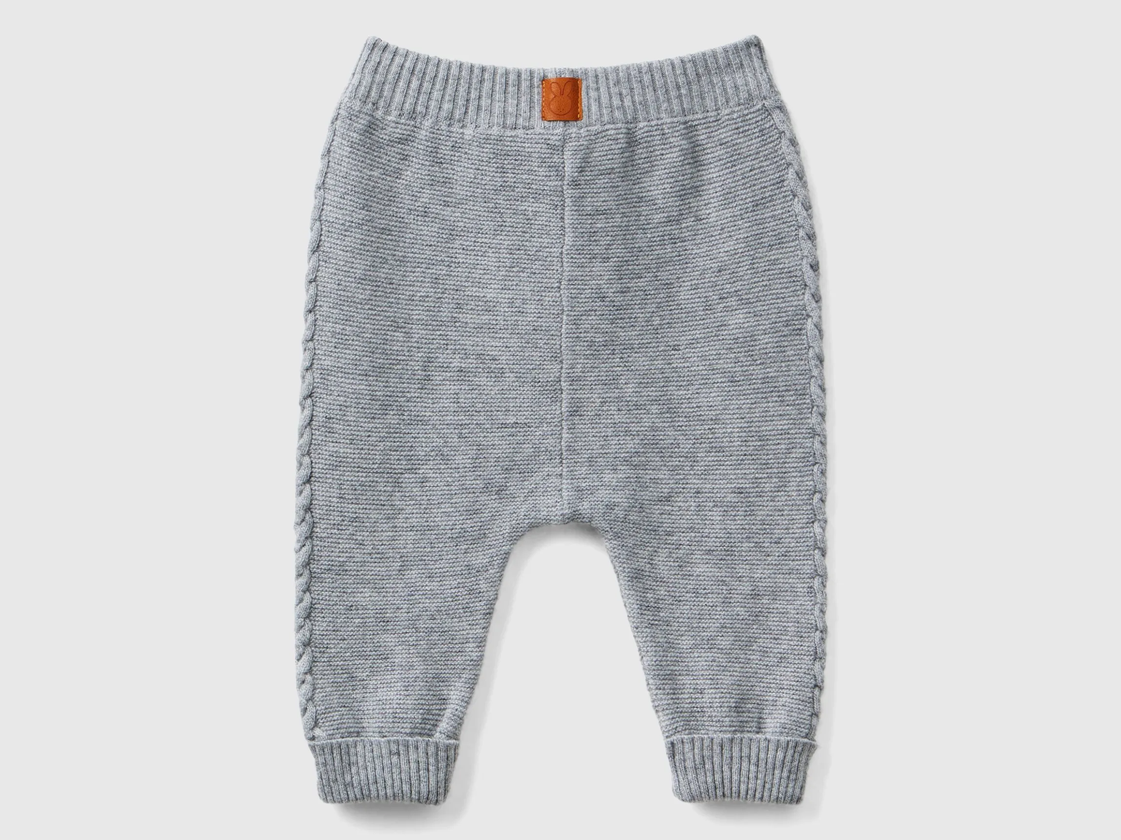 Trousers with cables in recycled wool blend