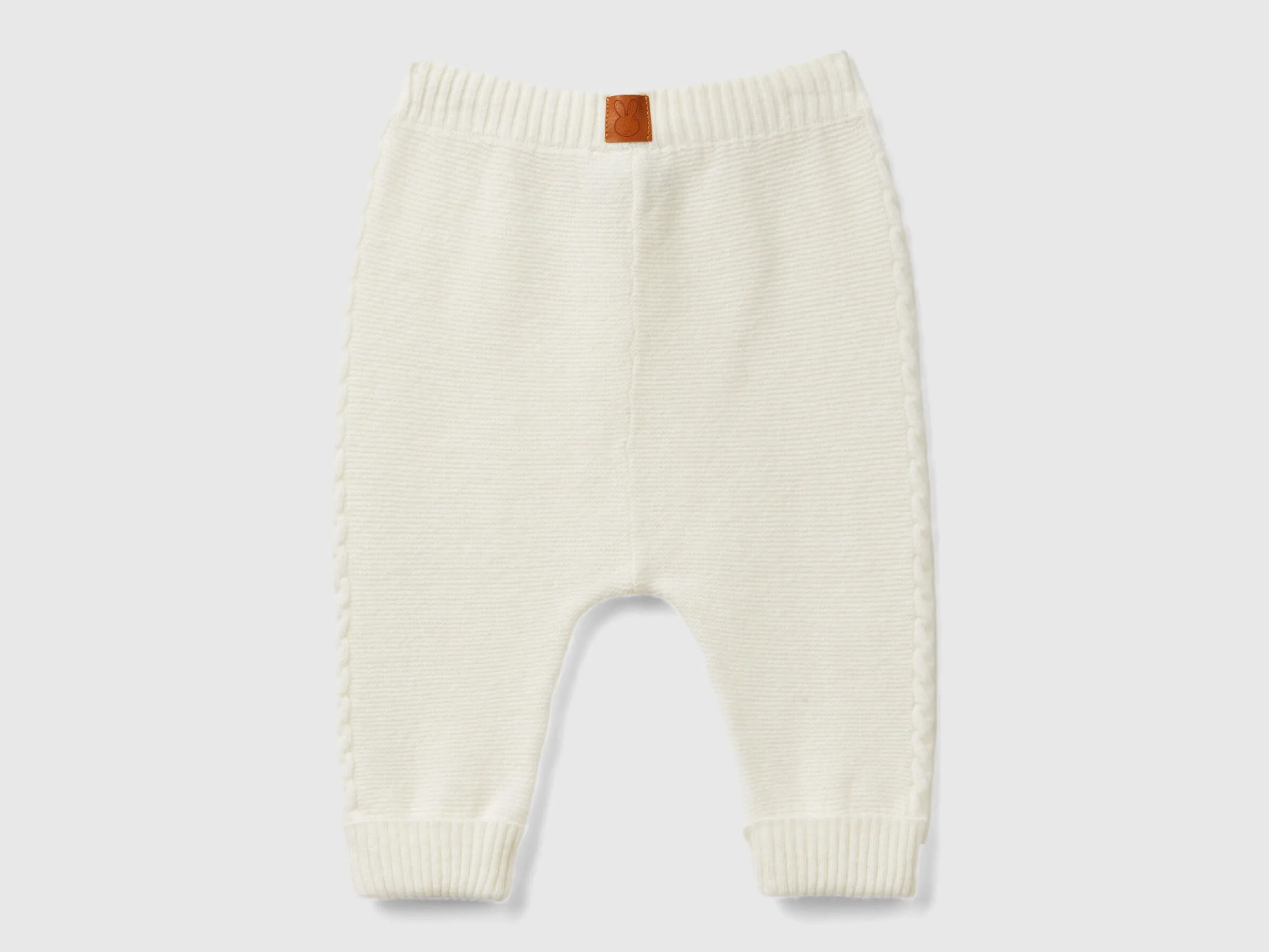 Trousers with cables in recycled wool blend