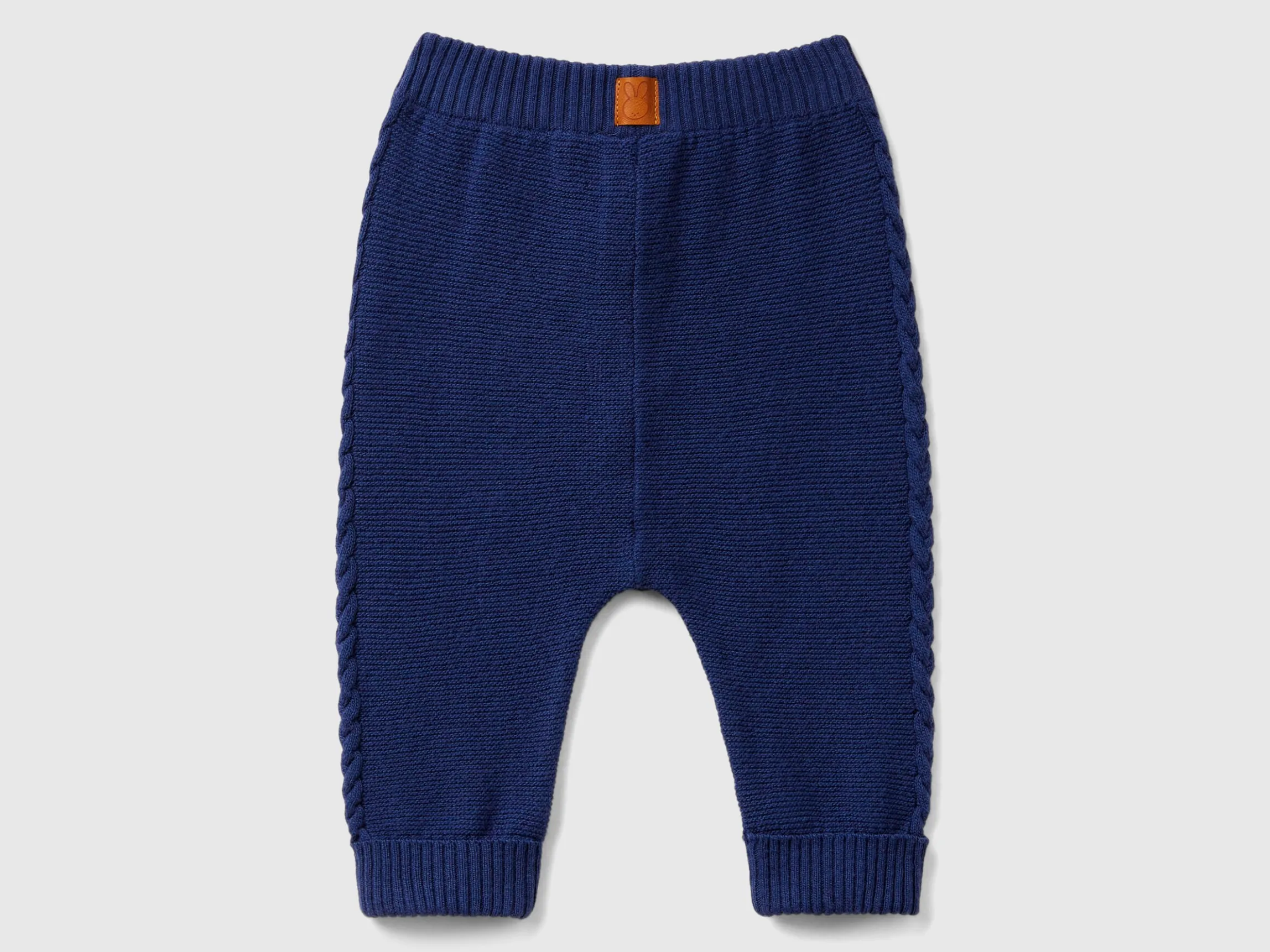 Trousers with cables in recycled wool blend
