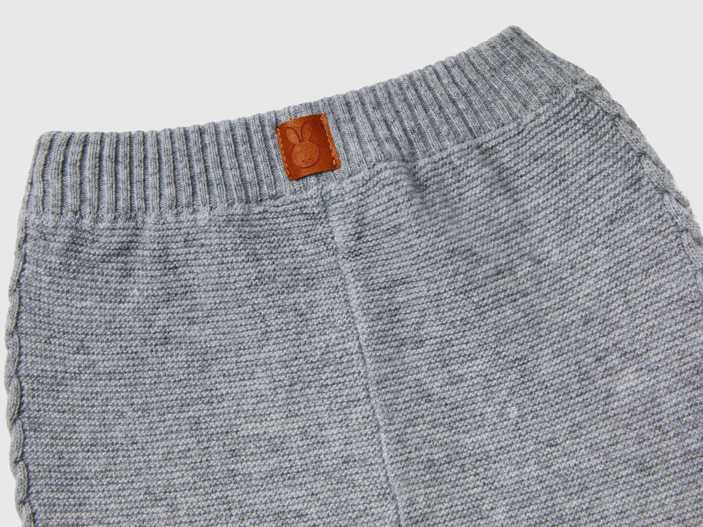 Trousers with cables in recycled wool blend