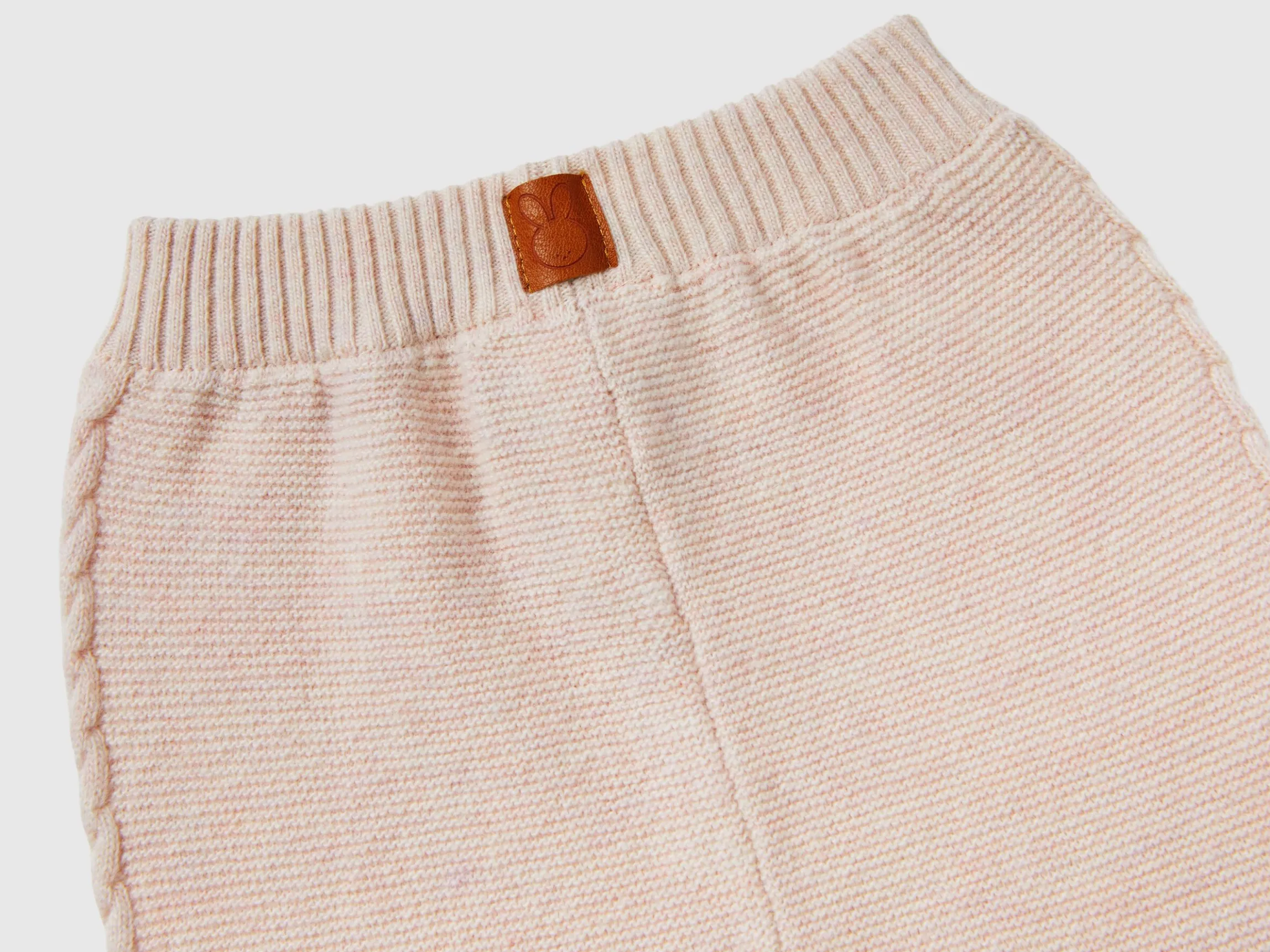 Trousers with cables in recycled wool blend