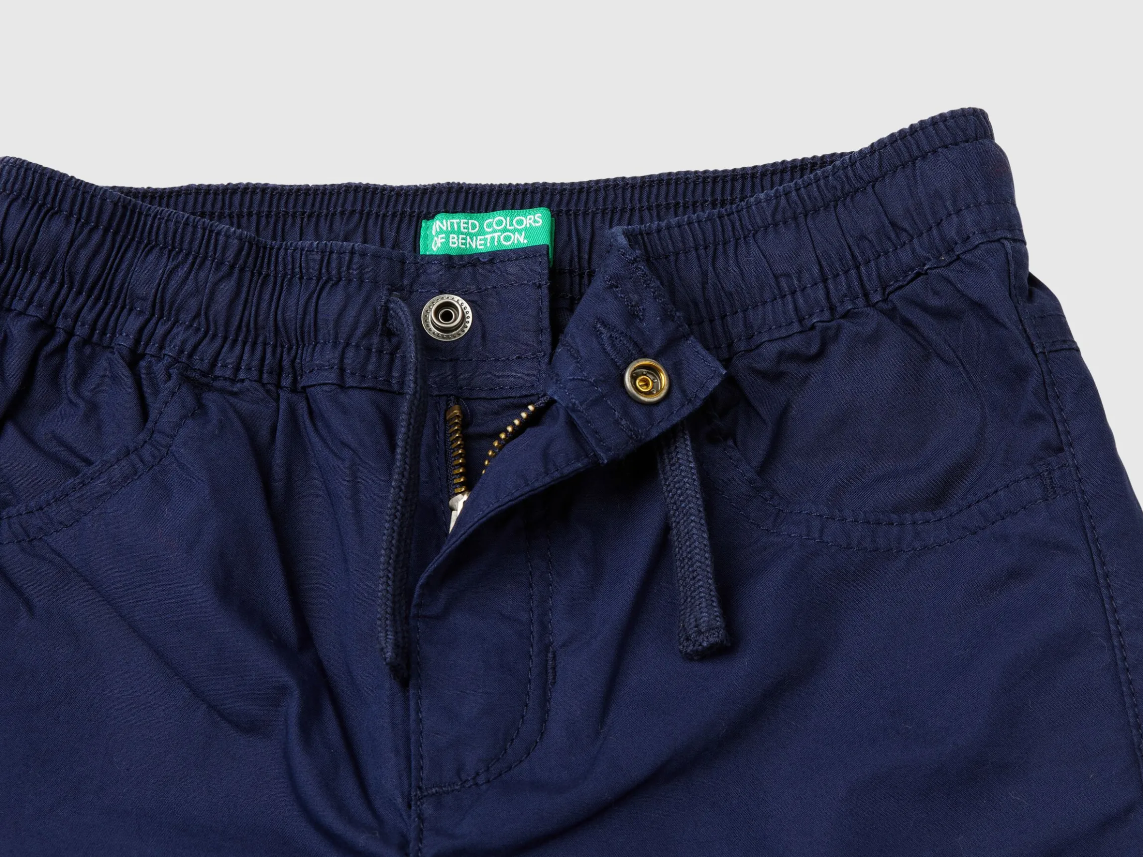 Trousers with drawstring