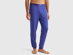 Trousers with elastic logo