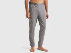 Trousers with elastic logo