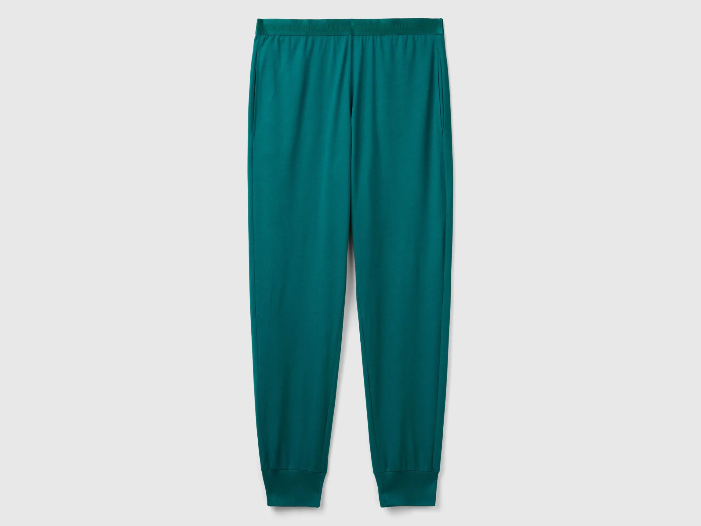 Trousers with elastic logo
