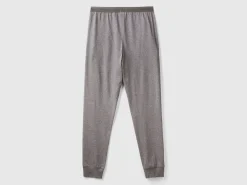 Trousers with elastic logo