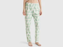 Trousers with heart print