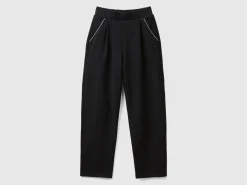 Trousers with jewel-like applique