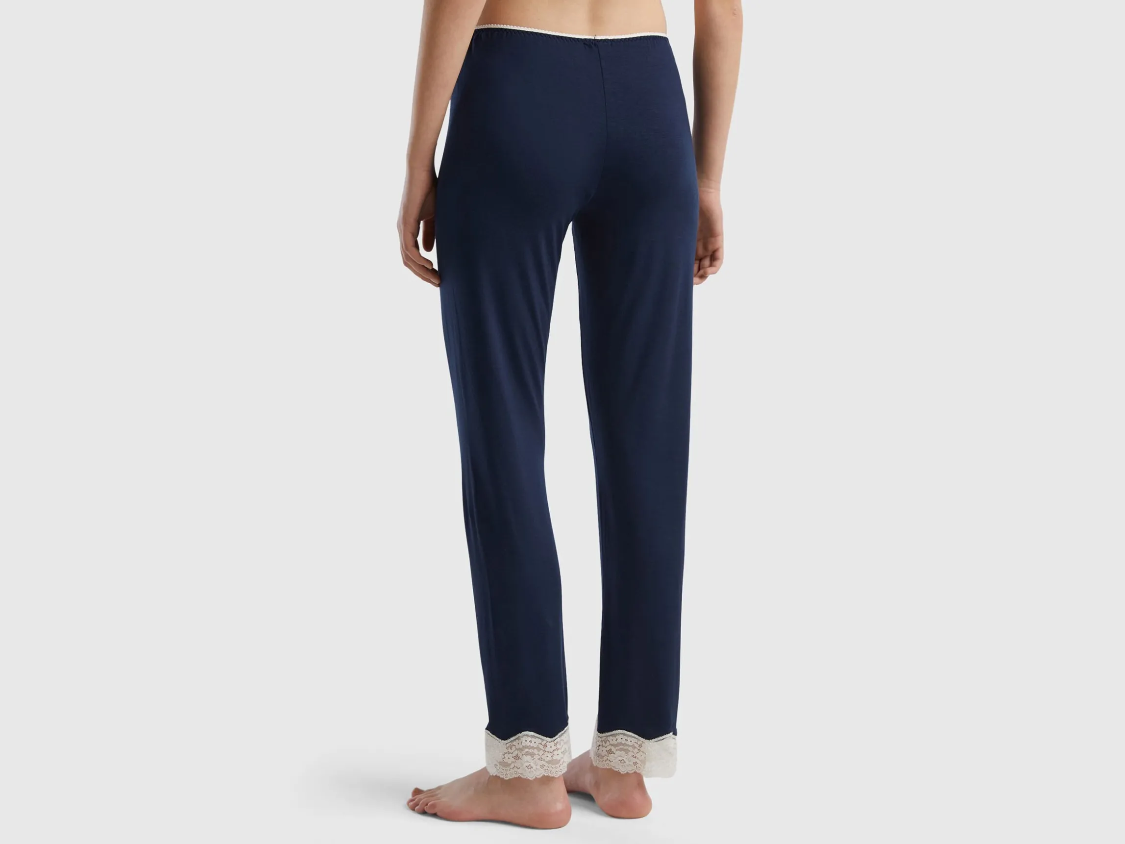 Trousers with lace details