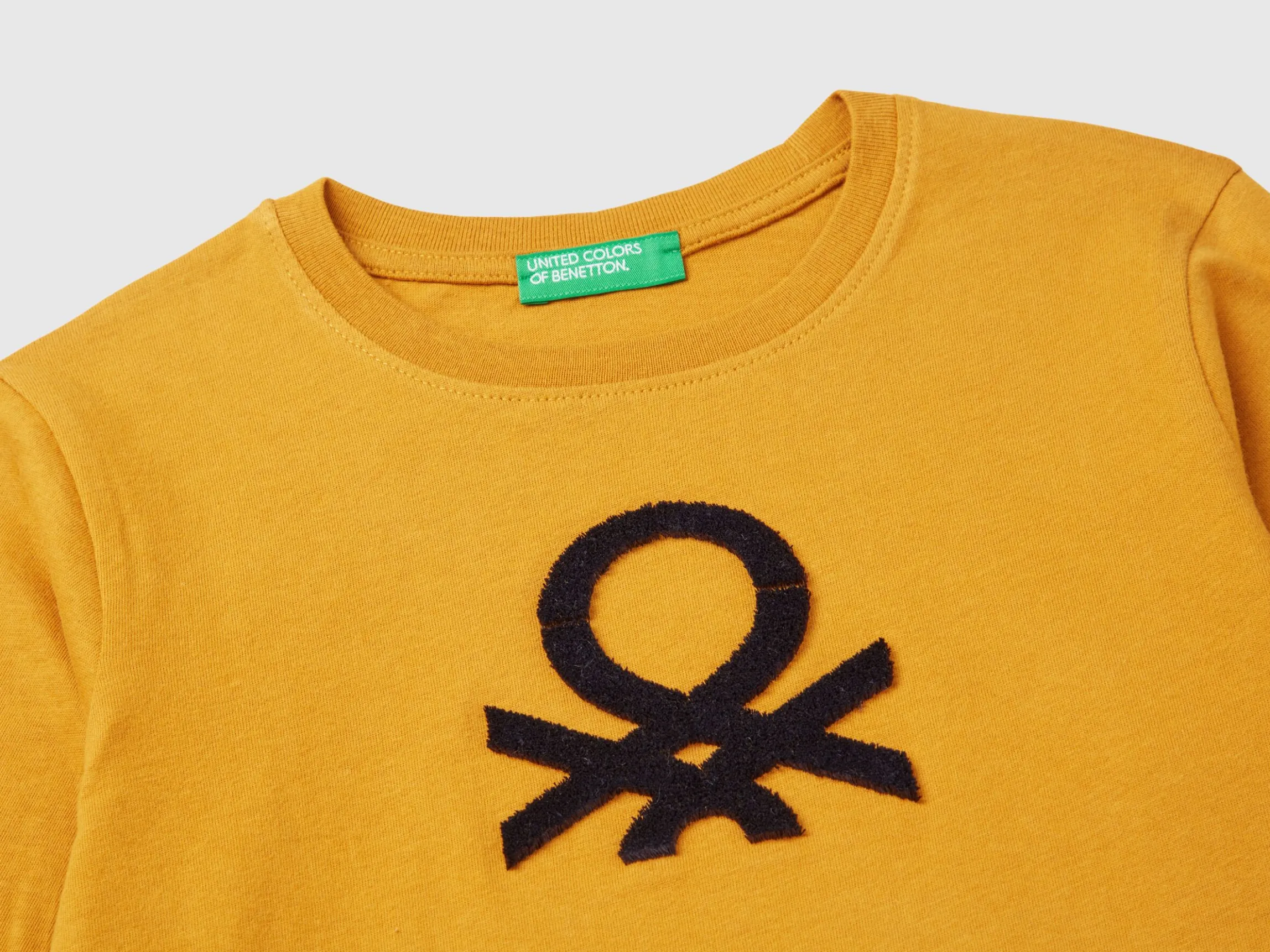 T-shirt in organic cotton with embroidered logo