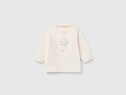T-shirt with animal patch