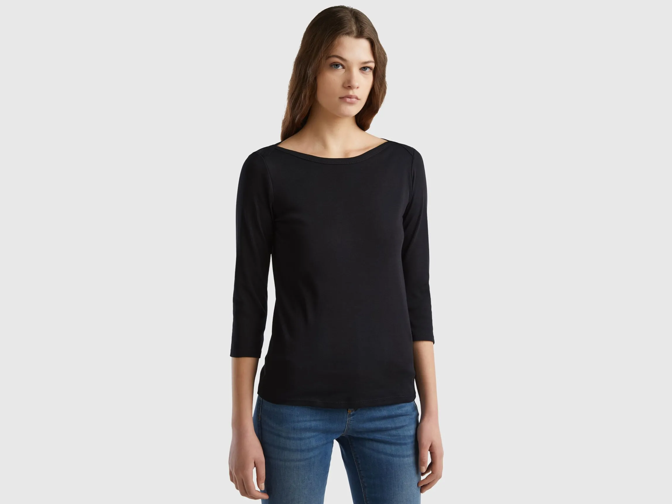 T-shirt with boat neck in 100% cotton