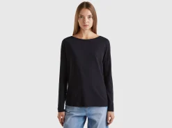 T-shirt with boat neck in 100% cotton