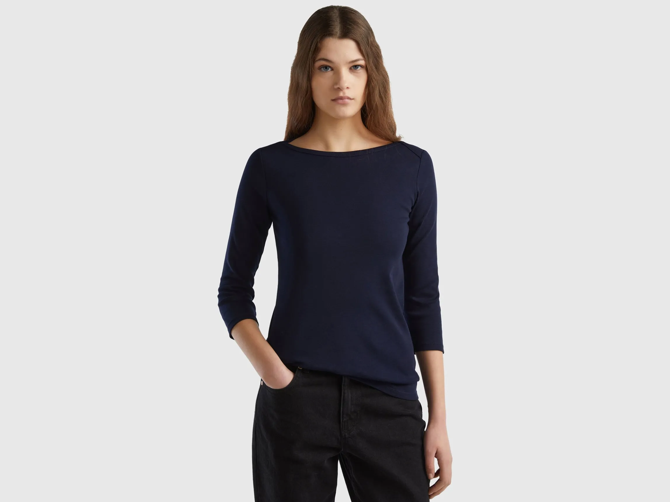 T-shirt with boat neck in 100% cotton