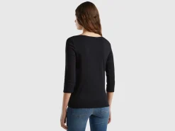 T-shirt with boat neck in 100% cotton