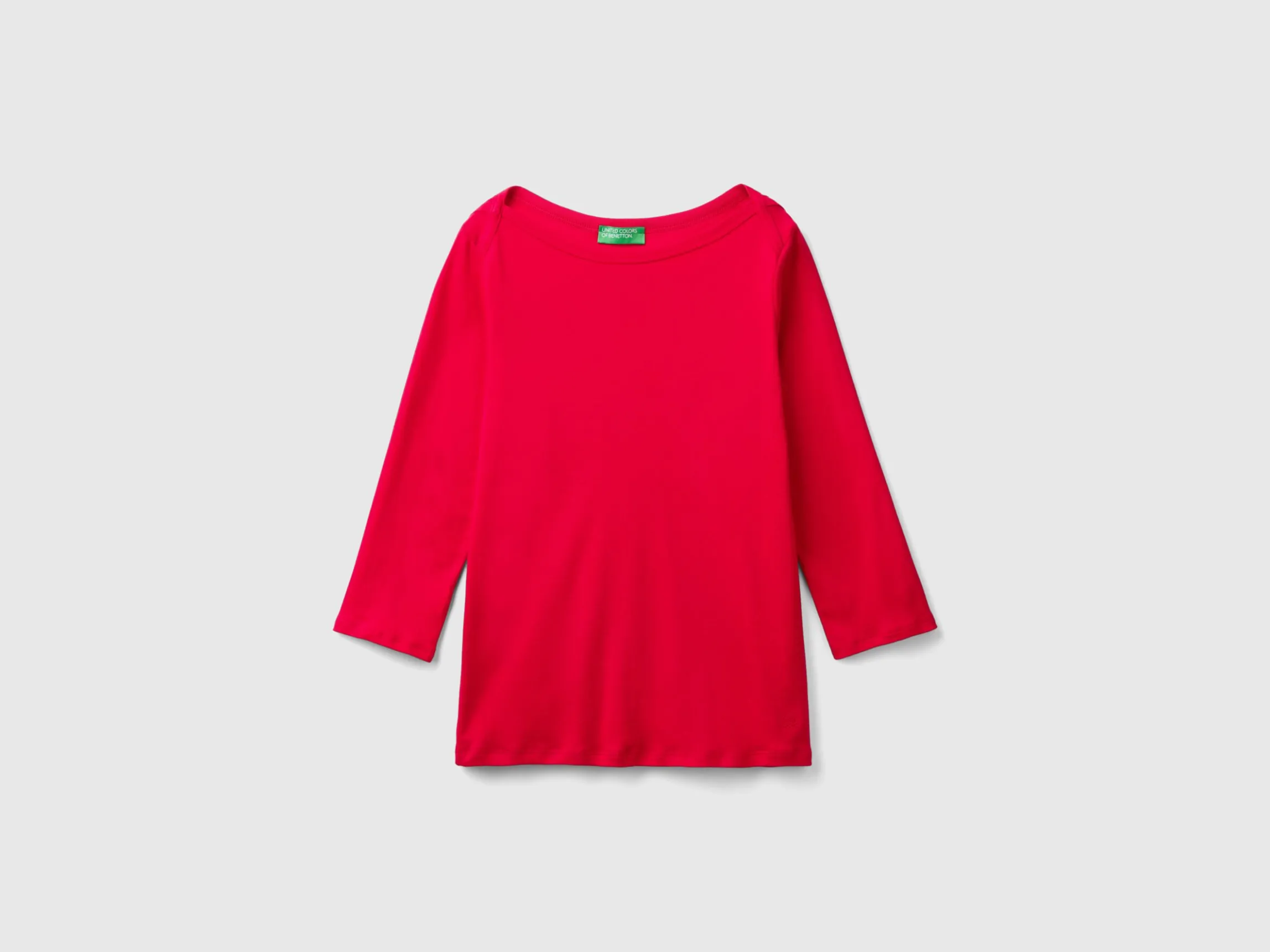 T-shirt with boat neck in 100% cotton