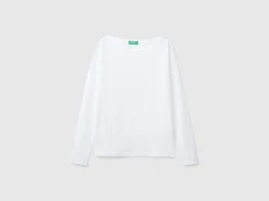 T-shirt with boat neck in 100% cotton