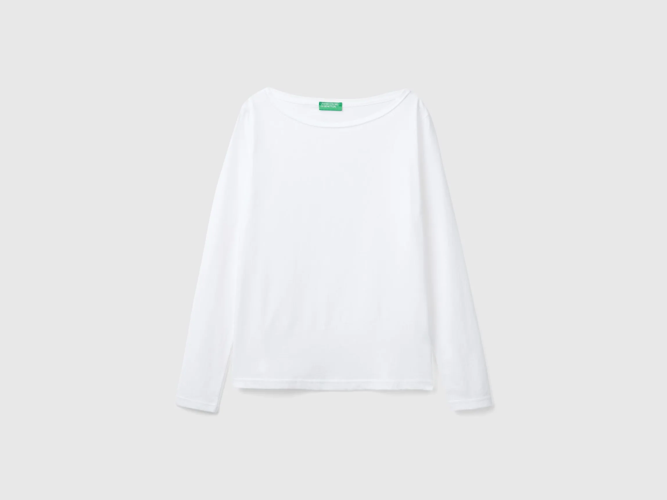 T-shirt with boat neck in 100% cotton