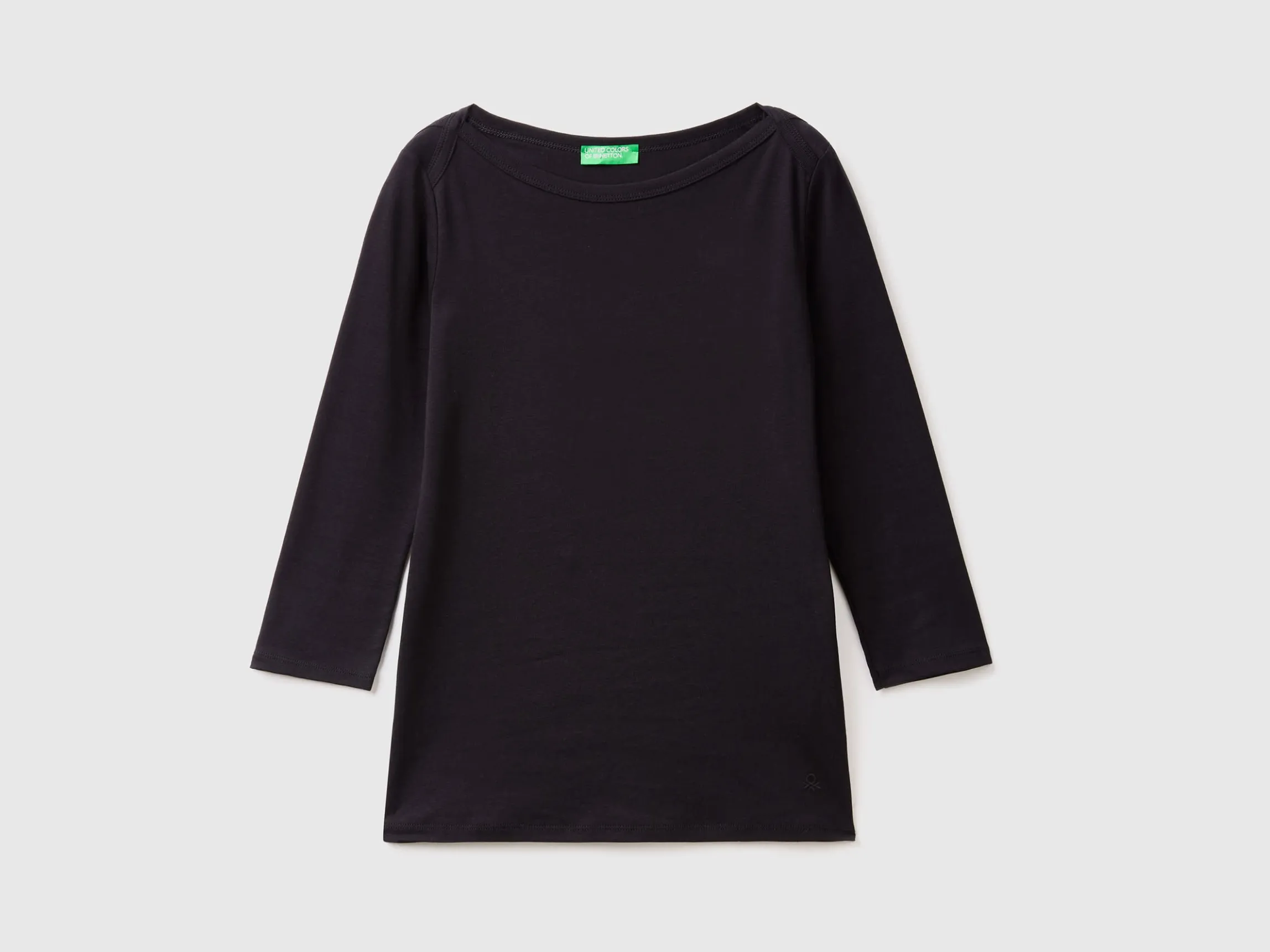 T-shirt with boat neck in 100% cotton