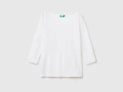 T-shirt with boat neck in 100% cotton