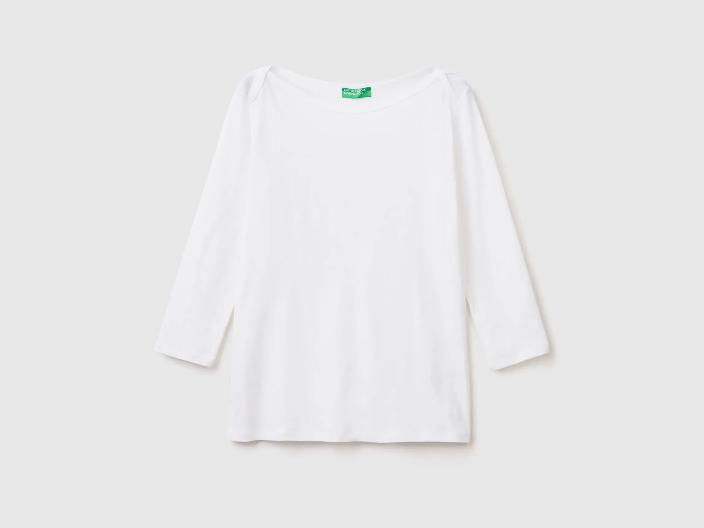 T-shirt with boat neck in 100% cotton