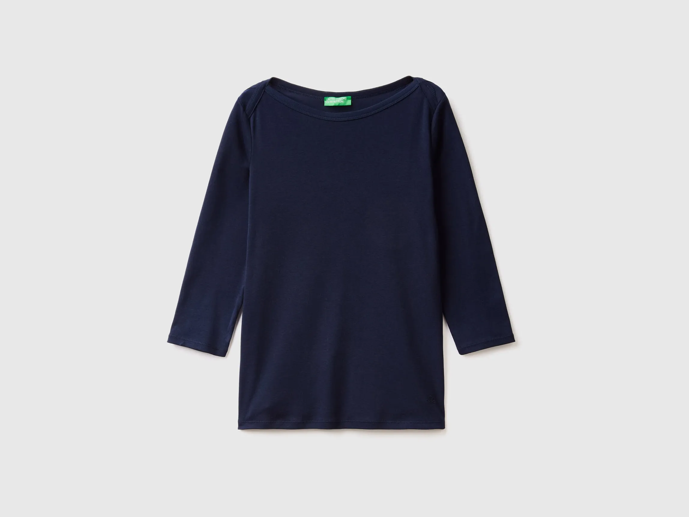 T-shirt with boat neck in 100% cotton