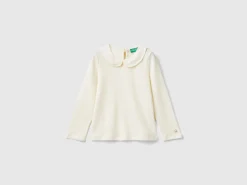 T-shirt with collar