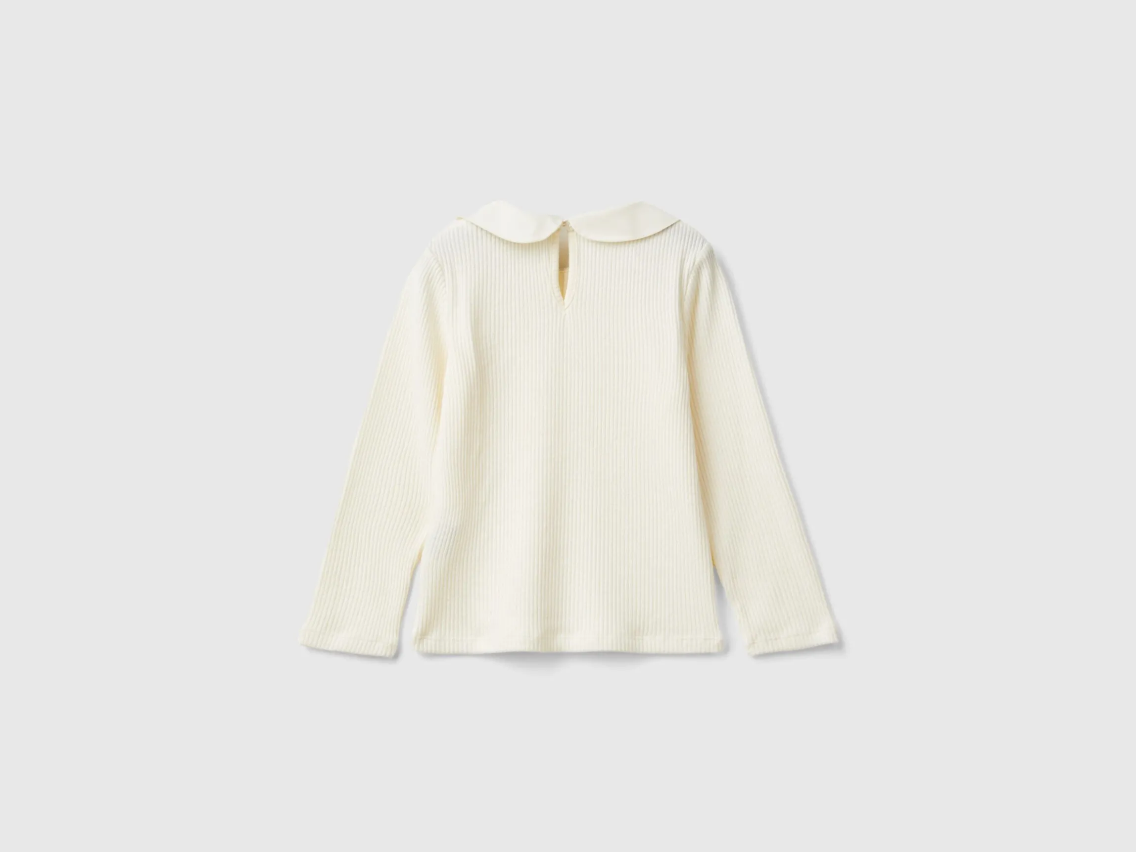 T-shirt with collar