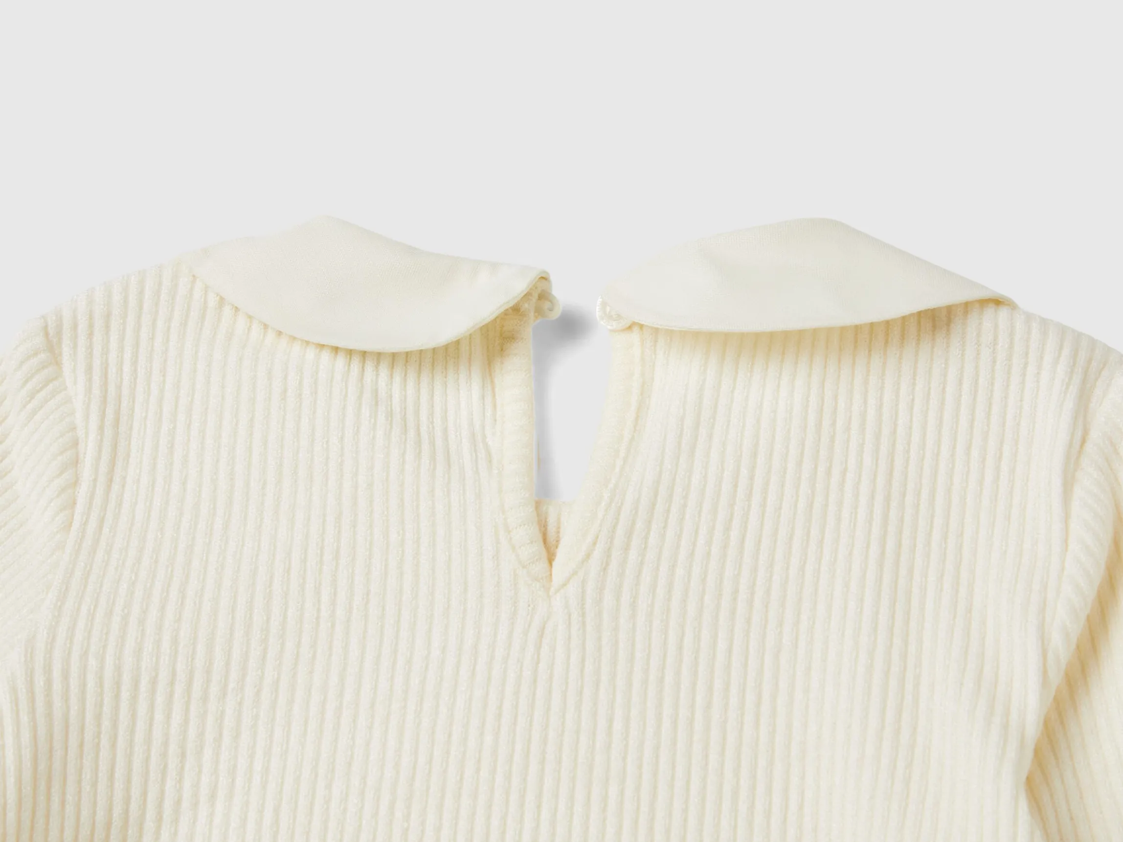 T-shirt with collar