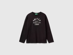 T-shirt with embroidered logo