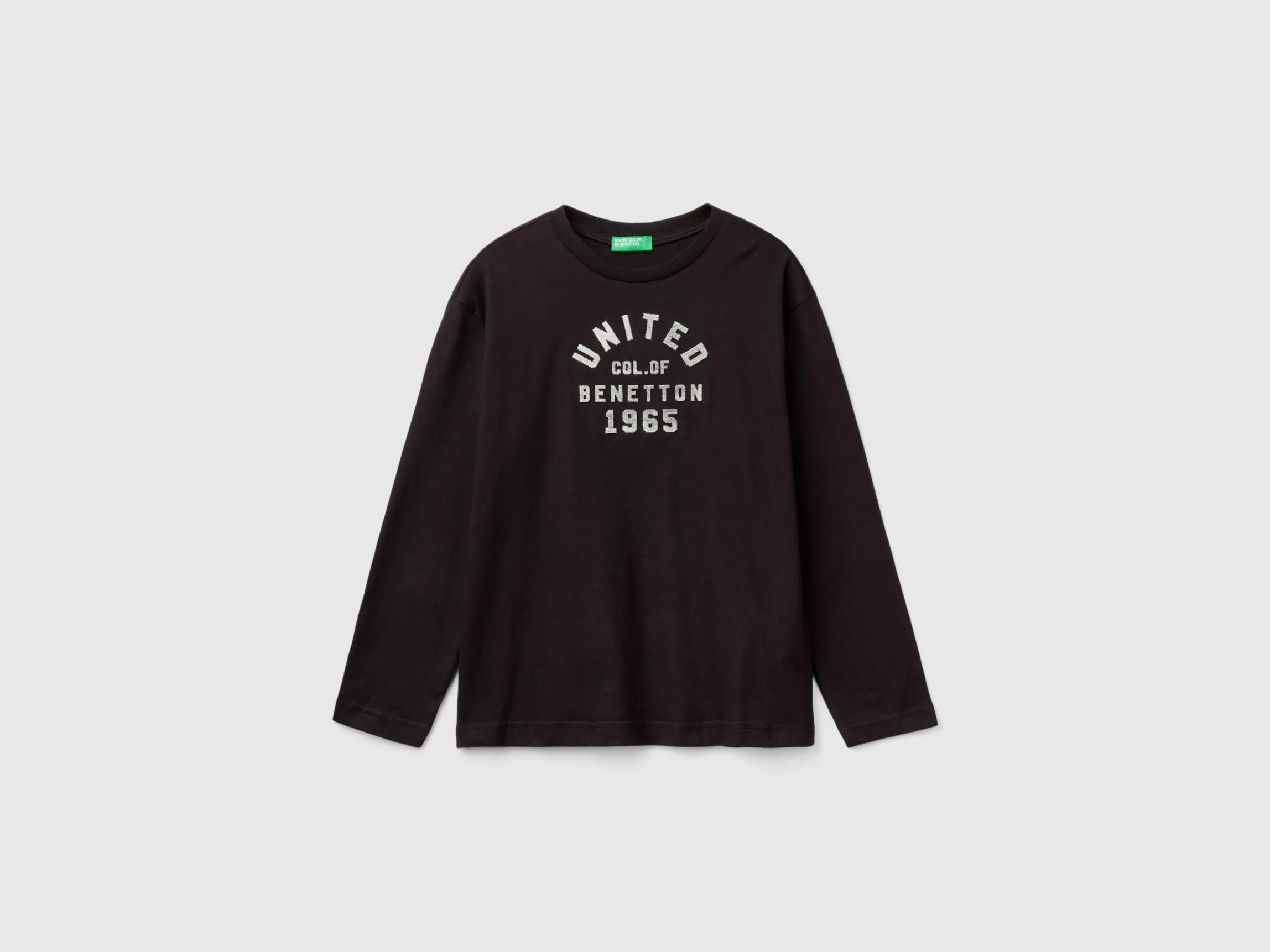 T-shirt with embroidered logo