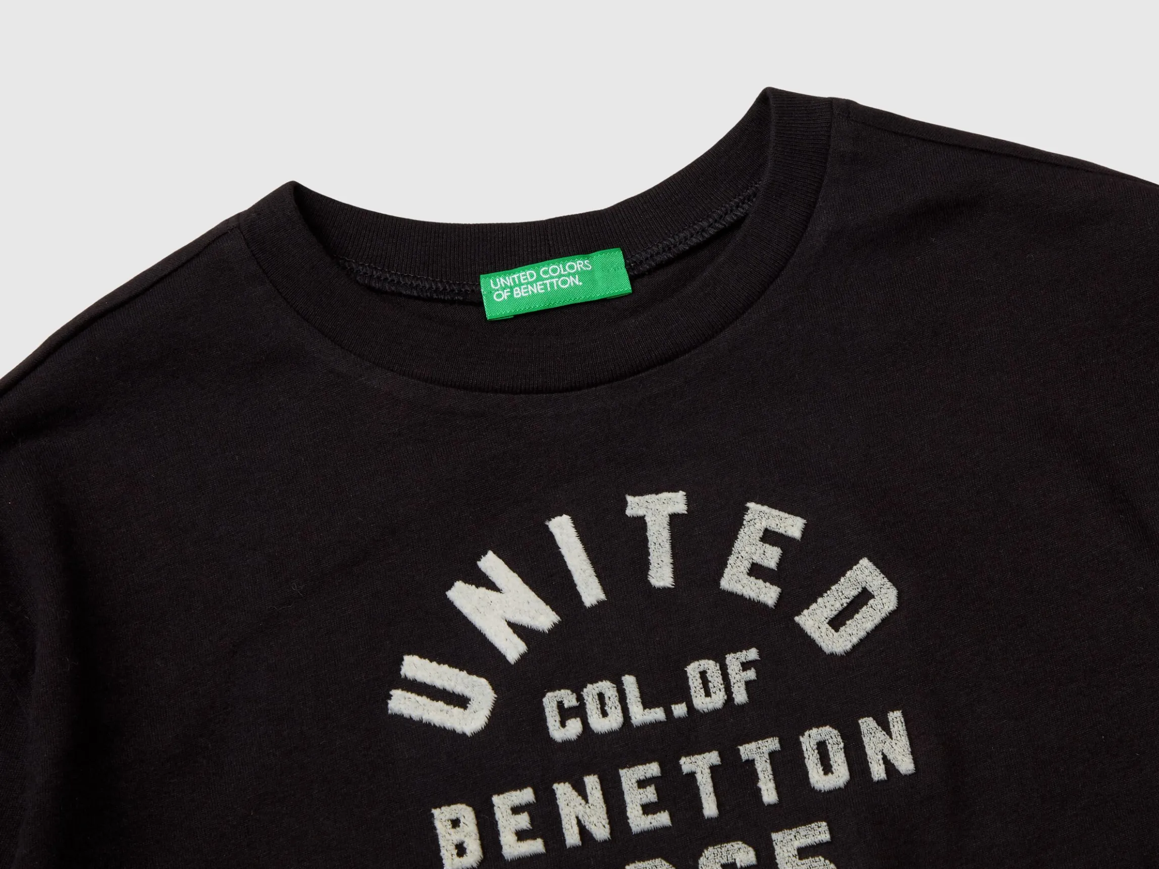 T-shirt with embroidered logo