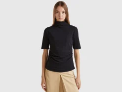 T-shirt with funnel neck in organic cotton