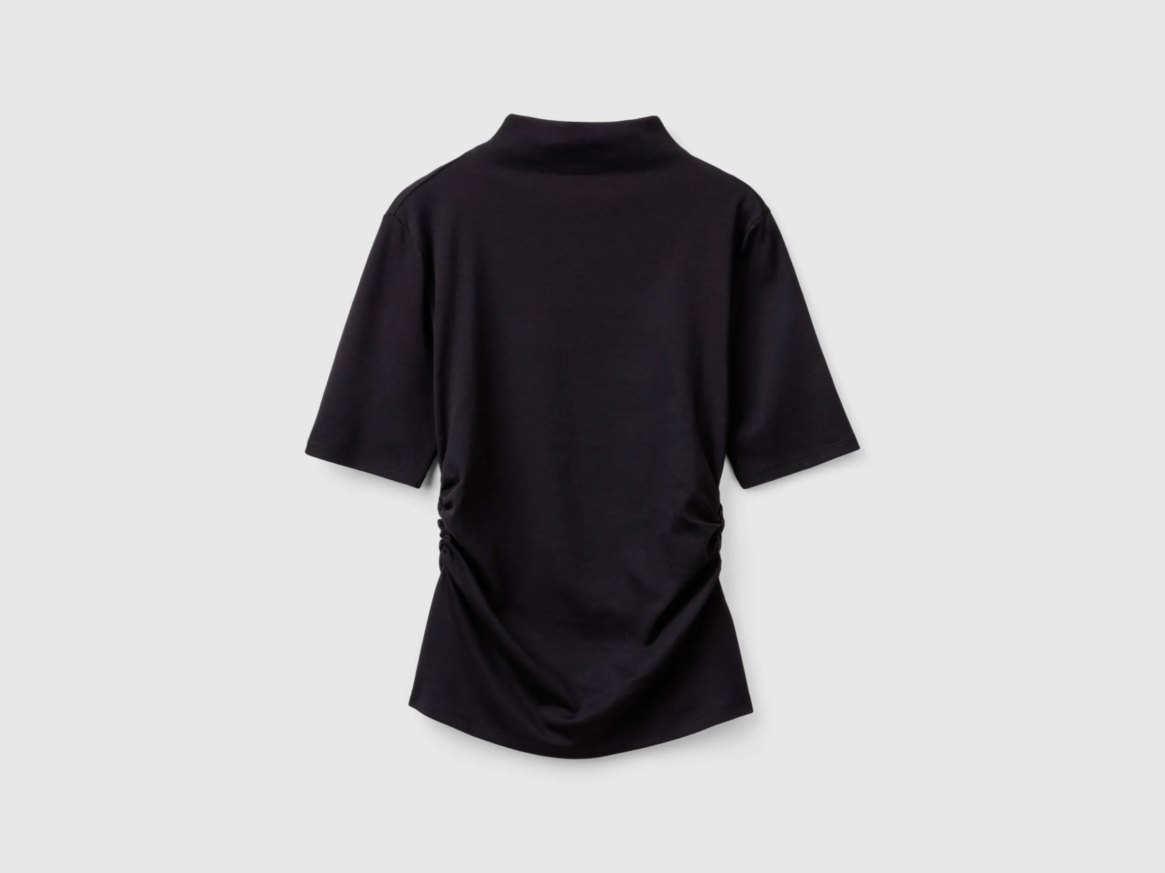 T-shirt with funnel neck in organic cotton