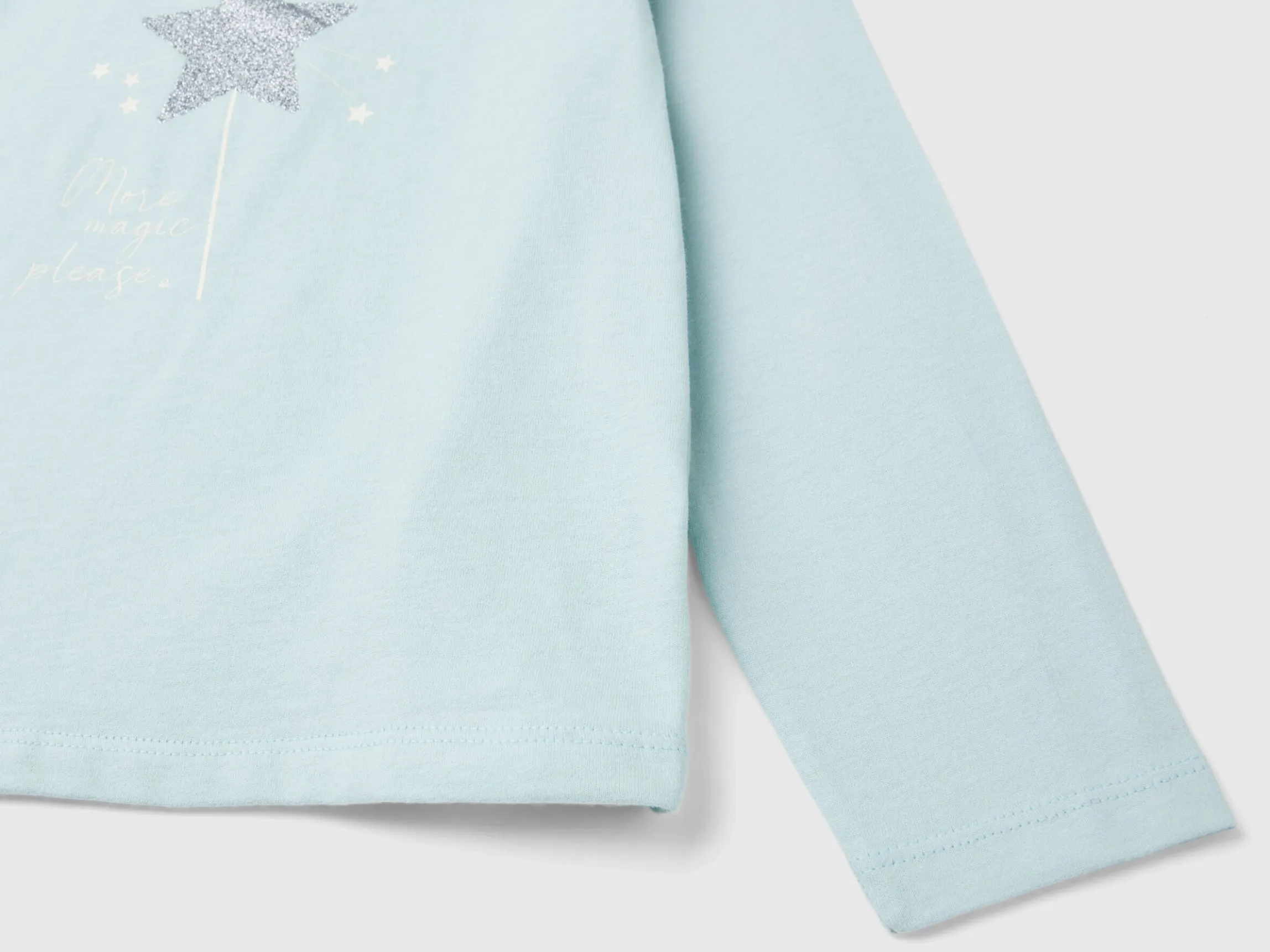 T-shirt with glittery print
