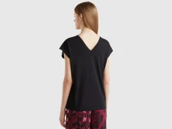 T-shirt with kimono sleeves