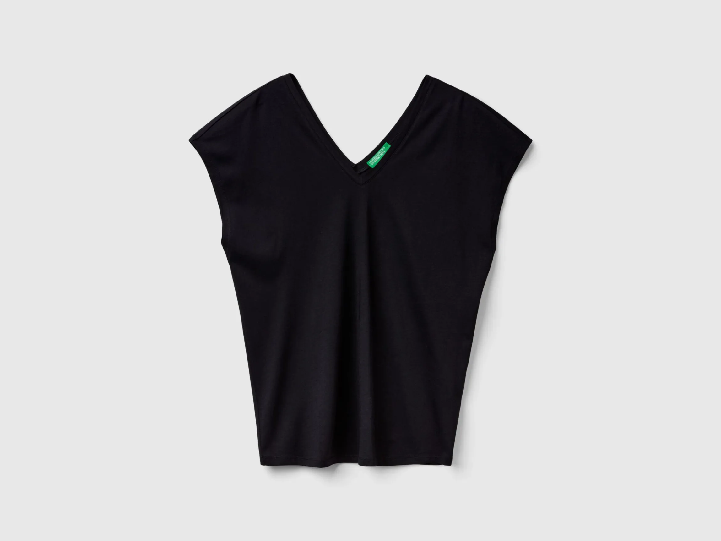 T-shirt with kimono sleeves