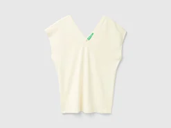 T-shirt with kimono sleeves