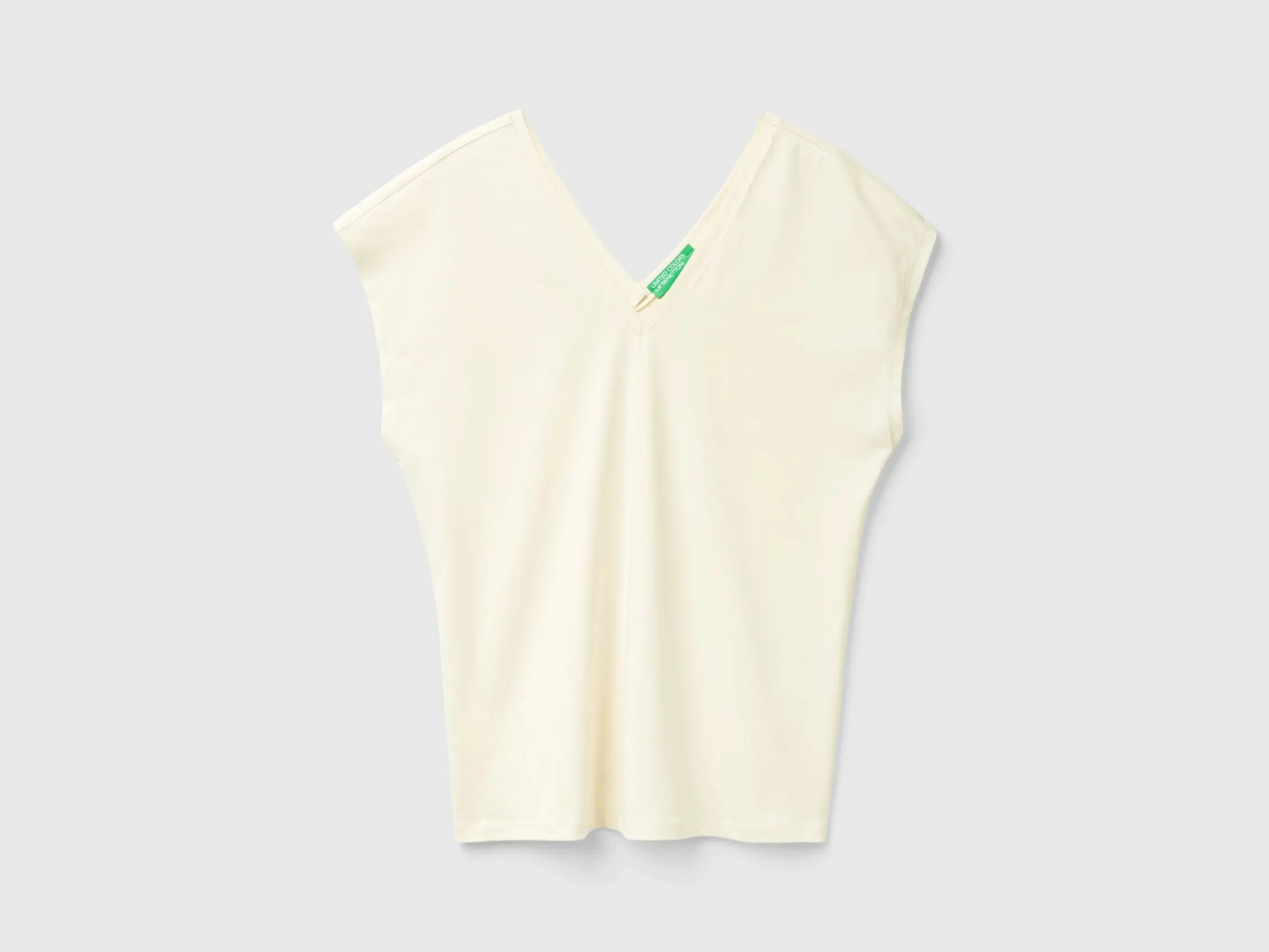 T-shirt with kimono sleeves